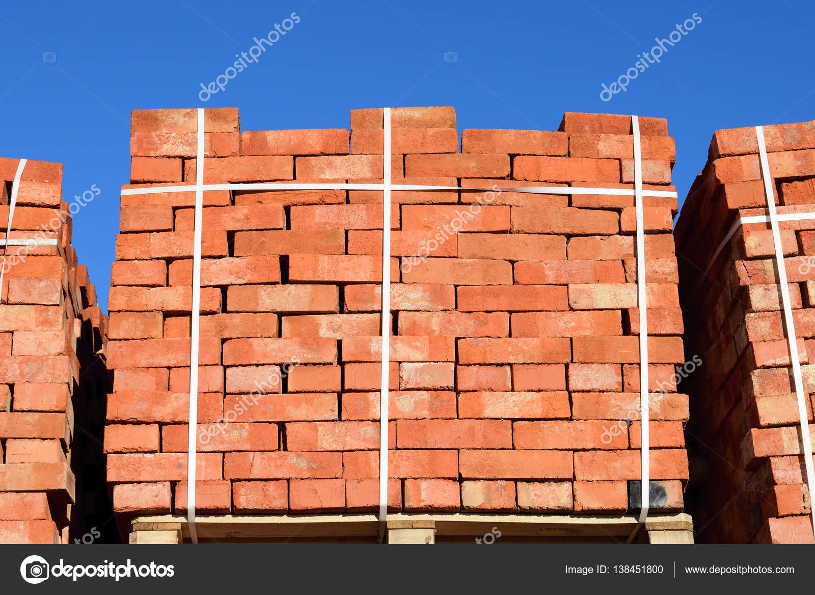 Кирпичная кладка. Клинкерная плитка loft brick cardamom. Штакетник 25х50х1500, сорт 1-2. Кладка из пустотелого кирпича. Погрузка кирпича.