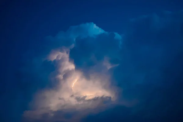 Foudre Dans Les Nuages Orageux Peals Tonnerre Les Éclairs Scintillants — Photo