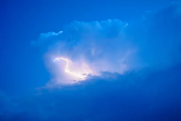 Fulmini Nelle Nuvole Tempesta Peals Tuono Lampi Scintillanti Nuvole — Foto Stock