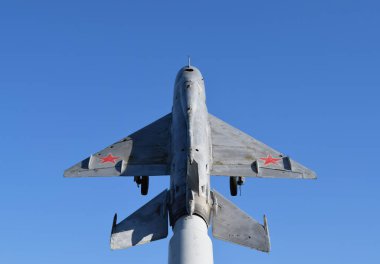 Krymsk, Rusya - 21 Ağustos 2016: Fighter uçak. Askeri havaalanı ve otoparklar uçakların