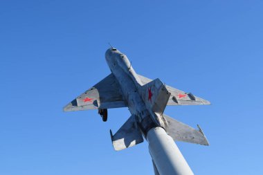 Krymsk, Rusya - 21 Ağustos 2016: Fighter uçak. Askeri havaalanı ve otoparklar uçakların
