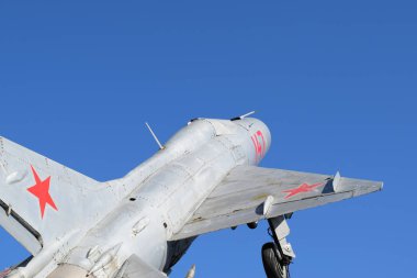 Krymsk, Rusya - 21 Ağustos 2016: Fighter uçak. Askeri havaalanı ve otoparklar uçakların