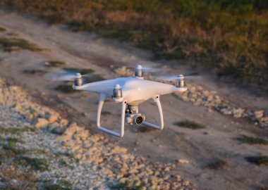Yerden hovering dron,