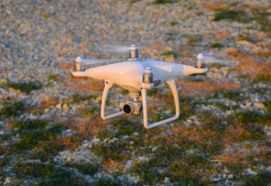 Yerden hovering dron,