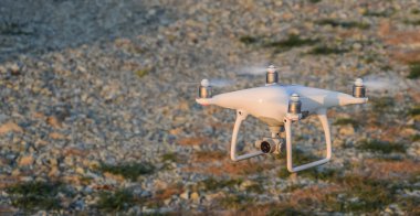 Yerden hovering dron,