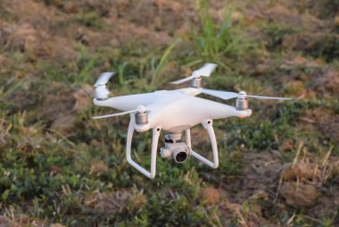 Yerden hovering dron,