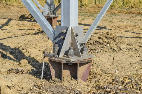 The base supports the mast foot power line — Stock Photo, Image