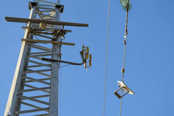 Ogniwa Słoneczne Aby Zapewnić Moc Transmisji Anteny — Zdjęcie stockowe