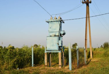 Transformatörler gerilim dönüşüm için. Güç altyapı. Eski ekipman.