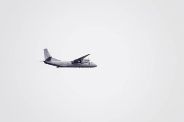 Krasnodar, Rusya - 23 Şubat 2017: Krasnodar havaalanı uçuş okulunun üstündeki hava gösterisi. Anavatanın Koruyucusu onuruna hava gösterisi. Gökyüzünde an-26.