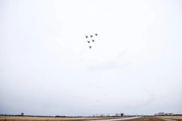 Krasnodar Rússia Fevereiro 2017 Mostra Aérea Céu Acima Escola Voo — Fotografia de Stock