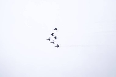 Krasnodar, Rusya - 23 Şubat 2017: Krasnodar havaalanı uçuş okulunun üstündeki hava gösterisi. Anavatanın Koruyucusu onuruna hava gösterisi. Gökyüzünde MiG-29.