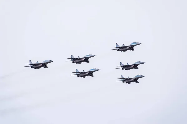Krasnodar Rússia Fevereiro 2017 Mostra Aérea Céu Acima Escola Voo — Fotografia de Stock