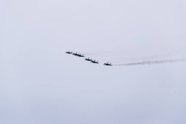 Krasnodar, Rusya - 23 Şubat 2017: Krasnodar havaalanı uçuş okulunun üstündeki hava gösterisi. Anavatanın Koruyucusu onuruna hava gösterisi. Gökyüzünde MiG-29.