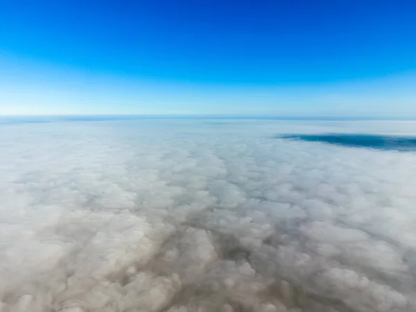Los Cielos Sobre Niebla Amanecer Sobre Niebla Nubes Cerca Del —  Fotos de Stock