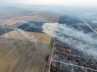 Buğday ürün hasat sonra alanları yanan saman