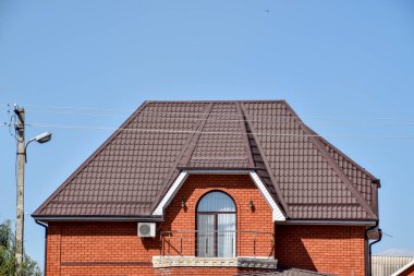 Çatı metal levhaları. Modern çatı malzemesi türleri.