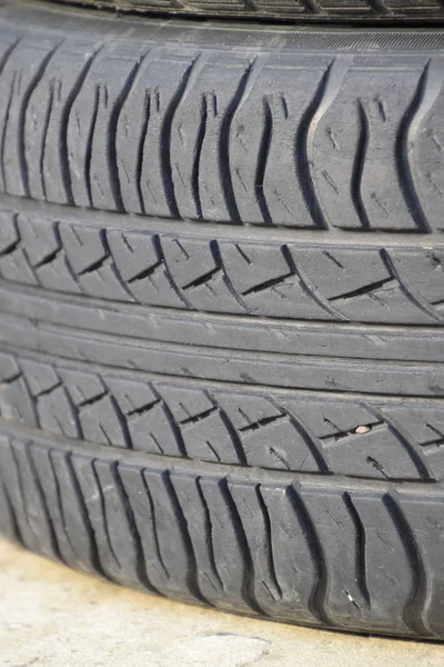 汽车车轮的胎面花纹的背景 橡胶轮胎 — 图库照片