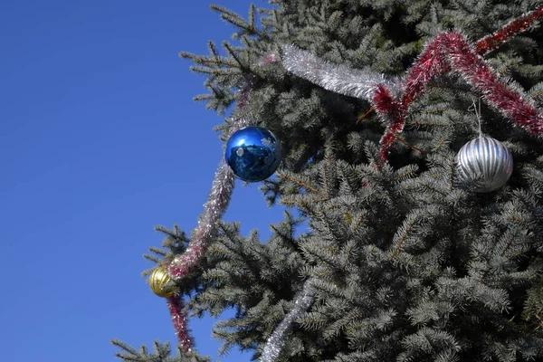 Dekorace Strom Nový Rok Pozlátko Hračky Míče Jiné Ozdoby Vánoční — Stock fotografie