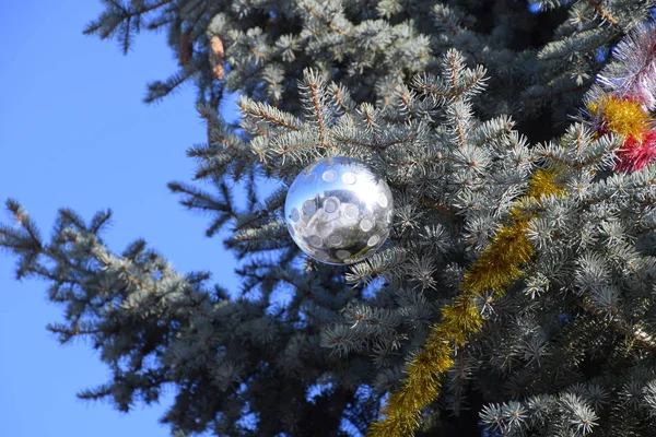 Dekorace Strom Nový Rok Pozlátko Hračky Míče Jiné Ozdoby Vánoční — Stock fotografie