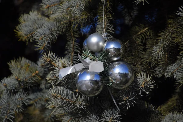 Décorations Nouvel Arbre Tinsel Jouets Boules Autres Décorations Sur Sapin — Photo