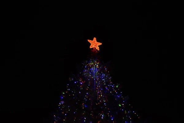 Ночные Рождественские Игрушки Рождественская Ёлка Улице — стоковое фото