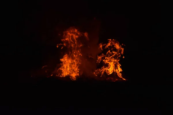 Tűz Rizsszalma Elégetése Éjszaka — Stock Fotó