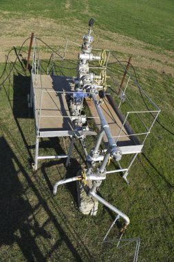 Petrol kuyusu. Ekipman ve petrol arama teknolojileri.