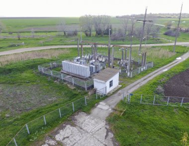 Güç kaynağı için endüstriyel bir tesisi için elektrik Trafo Merkezi