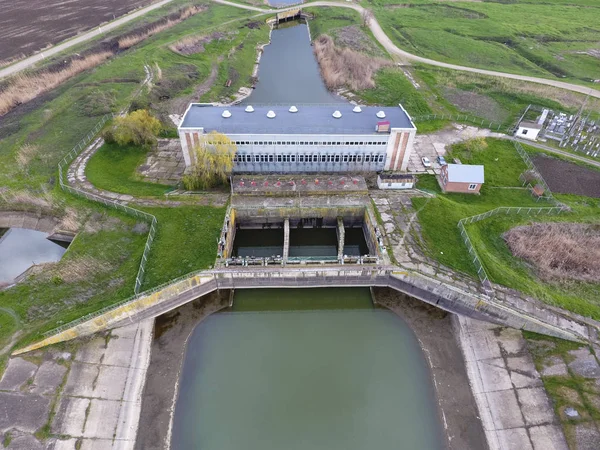 Water pumping station of irrigation system of rice fields. View — Stock Photo, Image