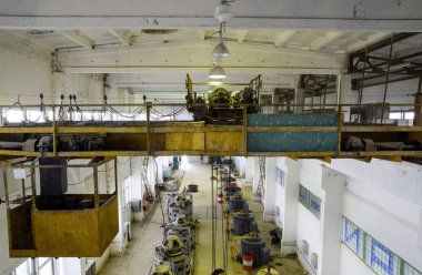 Yük Asansör pompa istasyonu içinde. Çerçeve, sürücü ve Asansör c