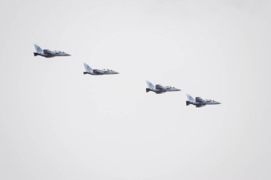 Krasnodar, Rusya - 23 Şubat 2017: Krasnodar havaalanı uçuş okulunun üstündeki hava gösterisi. Anavatanın Koruyucusu onuruna hava gösterisi. Gökyüzünde MiG-29.