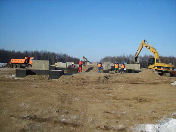 Sakhalin, Ryssland - 12 November 2014: byggandet av gasledningen på marken. — Stockfoto