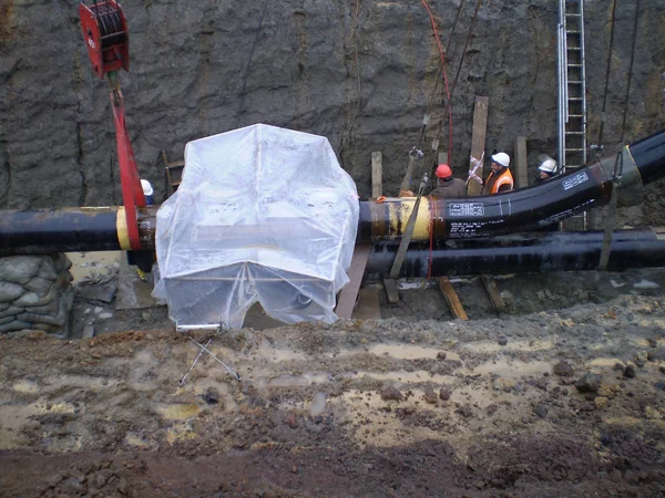 Laying of the gas pipeline in a ditch. Installation works. — Stock Photo, Image