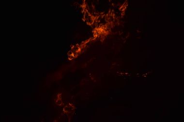 Pirinç saman geceleri yanan.