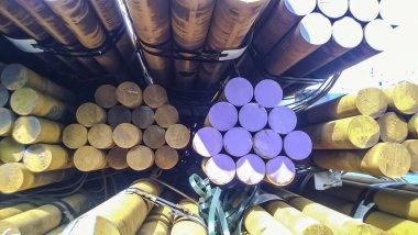 Çelik çubuklar stok. Çelik taşıma formu. Çelik ihracat için. Metal ambar