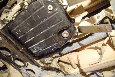 Otomatik şanzıman. Fırının alttan görüntüleyin. Araba servisi.