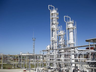 Petrol rafinerisi. Birincil petrol rafinerisi ekipmanı