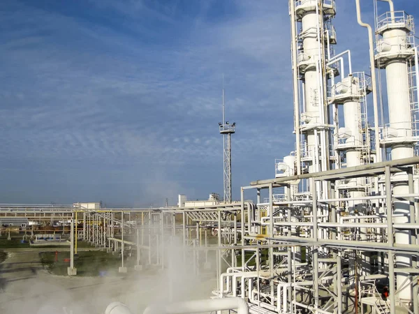 Petrol rafinerisi. Birincil petrol rafinerisi ekipmanı