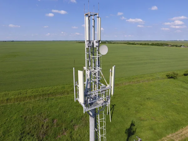 Hücresel Kule Hücresel Telefon Sinyal Aktarımı Için Donatım — Stok fotoğraf