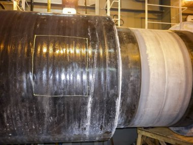 Boru hattı convair satırındaki istifleme için inişli çıkışlı. Hazırlık ve sualtı Doğalgaz boru hattı Meclisi atölye tutmak için mavna yatıyordu.