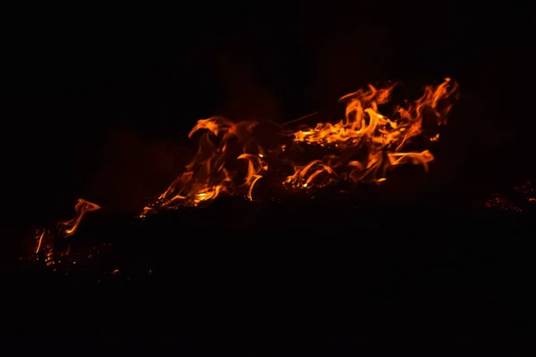 Pożar Palenie Słomy Ryżowej Nocy — Zdjęcie stockowe