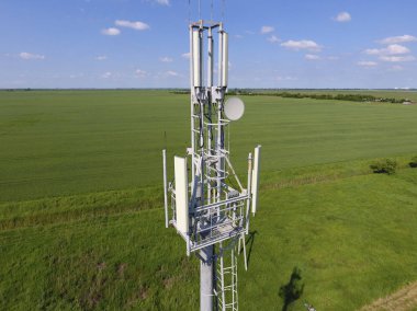 Hücresel kule. Hücresel ve telefon sinyal aktarımı için donatım