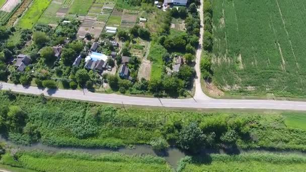 Um voo de uma visão panorâmica sobre a aldeia russa no Kuban — Vídeo de Stock