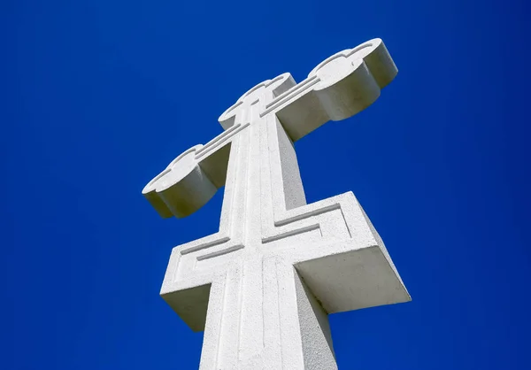 Ortodoxní křesťanské Petrem Pithartem na pozadí modré oblohy. — Stock fotografie