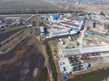 Temel inşaat alanında en iyi görünümü. Mat bina depolama hangarlar