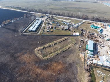 Yukarıdan küçük bir tank sahası. Yakıt ve Yağlama maddeleri depolama.
