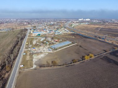 Yukarıdan küçük bir tank sahası. Yakıt ve Yağlama maddeleri depolama.