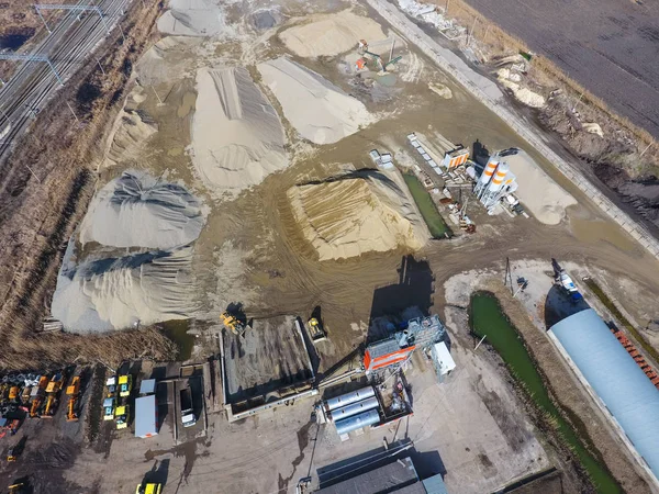 Moloz taş ve çakıl yığınları. yol onarım tesisleri için. Site zekâ