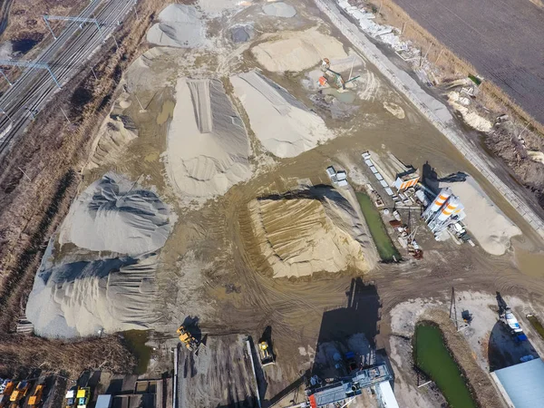 Moloz taş ve çakıl yığınları. yol onarım tesisleri için. Site zekâ